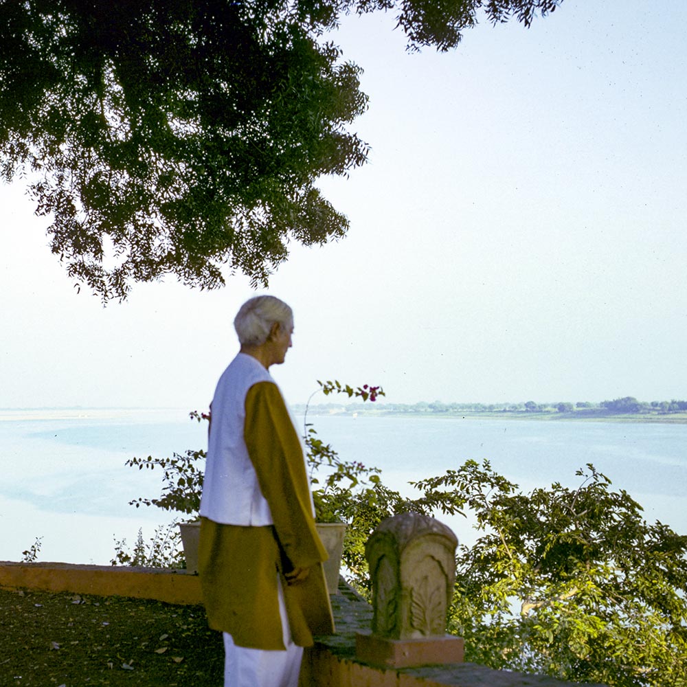 Krishnamurti looking at the horizon